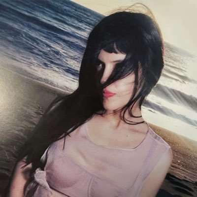 wherearetheblo3's profile picture. she/her