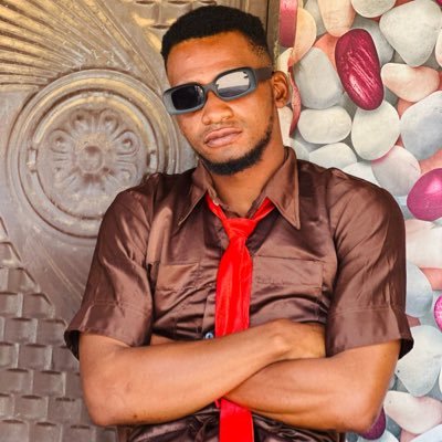 I’m a fashion designer ❤️😊✌️💯I’m also a comedian 😁 follow me guys❤️❤️ I love football ⚽️⚽️⚽️ Chelsea boy❤️
