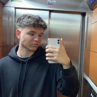 🇪🇸17yo | 3k elo CS2 player for
https://t.co/t5vtqAKXXq