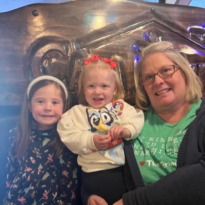 •Blessed Momma of 3 • Lover of ☕️Mama Steph to Hallie Kate, LeeAnn & Drew 🩷💙 Jeremiah 29:11 ✝️#JJJ💙