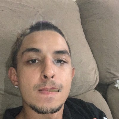 vulgocharrado's profile picture. me vejo perdido envolto em minhas diásporas.