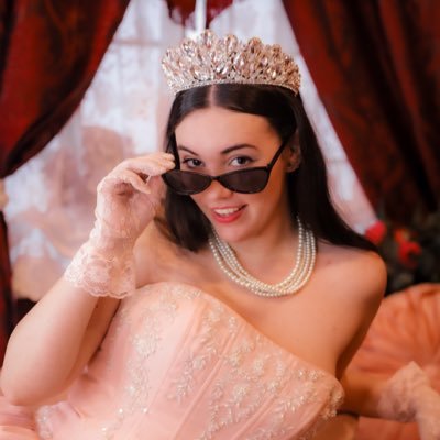 🖤 L.A. Based 🌱 web dunce 🦨 TTRPG Performer ✨@dicetimesdane @PickYourPoisonP