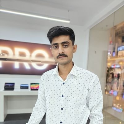 यदा यदा हि धर्मस्य
ग्लानीं भवति भरत
अभ्युत्थानम् अधर्मस्य
तदात्मनम् श्रीजाम्यहम् परित्राणाय सौधुनाम्
विनशाय च दुष्कृताम्
धर्मसंस्था पन्नार्थाय
संभवामि युगे युगे