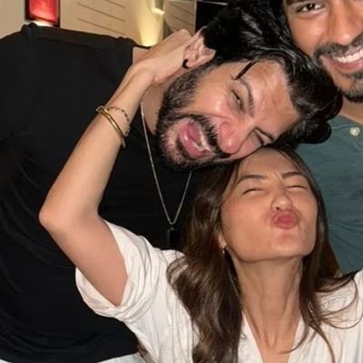 Giggles202024's profile picture. Old school romantic | Obsessed with K dramas and everything toe-curling ! 
Current obsessions - Ahaan, Aneet, Saiyaara and Chumveer