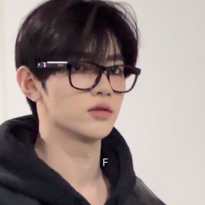 that one oomf that doesn’t play about bts , nct , zb1 , riize