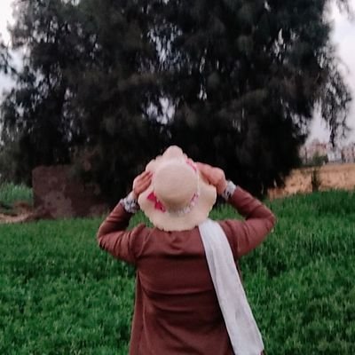 إنسان لا يُريد سوى السلام لقلبه وأن تكون أيامه هادئة، آمنة دون هزائم أو صراعات .