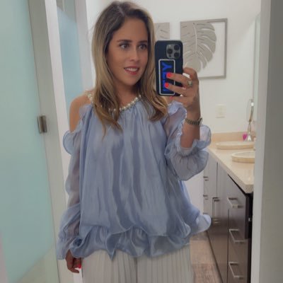 Financiera. Deportista. Mamá de dos. Esposa de uno. Amante de viajar. Club León FC.
