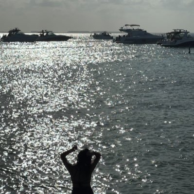 mena_glzz's profile picture. estoy rota aquí