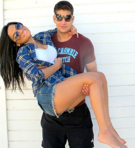 Tenho 16 so estudante,gosto de sair com meu amigos,so flamenguista de coração e amor meu amor Rafaell Castro S2