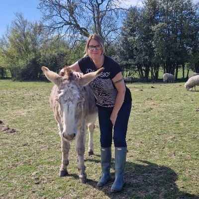 Social Worker, slave to 3 cats, vegan for the animals, Love Yorkshire & LUFC 💙💛🤍 Hate any form of animal cruelty. Be kind, it costs nothing.