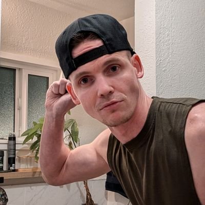 PixelHeartist's profile picture. Software Engineer, Composer, Pixel Artist, Gym Rat. Did I mention pixel art? Cause I really love pixel art. 🏳️‍🌈