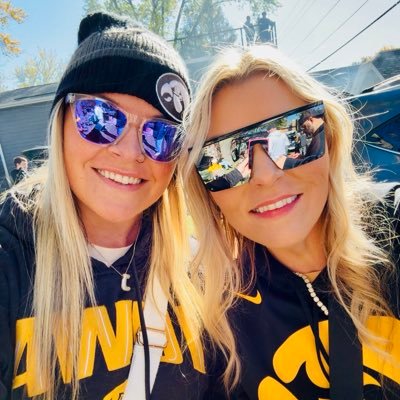 xojalyse's profile picture. • мαмα • ωιfє • ℓσνιиg ℓιfє • 🌽 𝕀𝕠𝕨𝕒 ☞ 𝔾𝕦𝕝𝕗 ℂ𝕠𝕒𝕤𝕥 🏝️ MatMama 🤼 @uiowa 4ever 🐤🖤#HawkeyeProud ✟ Philippians 4:6-7