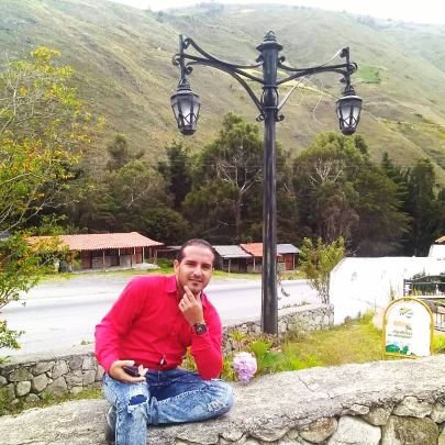 Doctor en Medicina. Médico Diplomado en Endoscopia Digestiva Superior.