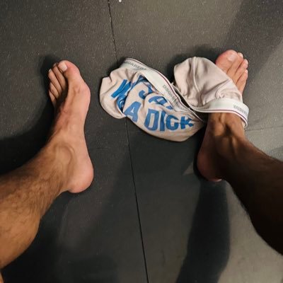 buscando pasivos sumisos en GDL. entre más puerco y morboso, mejor.