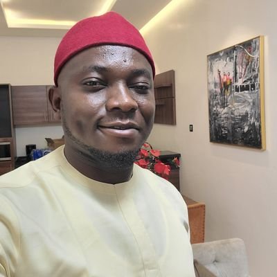 Lover of Humanity❤️👨👩👦👦||Business Man💼
||B. Tech (Info Tech.)📚
||Husband to a Queen💓
||Devoted Chelsea FC Fan⚽
||I follow Back ASAP