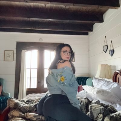 just another potato. my ONLY other acc on here is avaclairexx1.