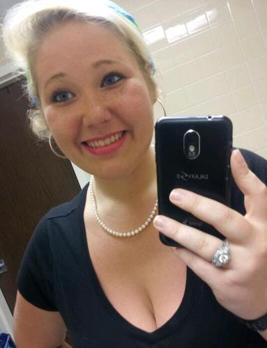 Smile_et_Wave's profile picture. Logic will get you from A to B. Imagination will take you everywhere:) Oh yeah, laughter goes along way too:)