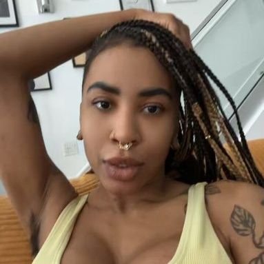 RoxanneWri42060's profile picture. 