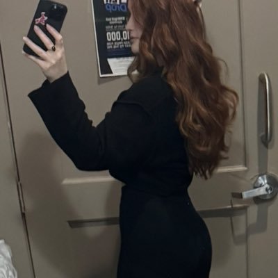 witchy_jelly's profile picture. Taylor 🖤