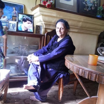Engineer, love 👨🍳cooking🍲Kashmiri pandit cuisine A proud Kashmiri pandit,