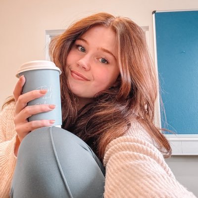literature student | history lover | passionate about defending the arts and humanities | no relation to the Greys Anatomy Character