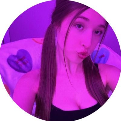 your favorite 22 yo slut😇💕FL princess😽🌴💘 FT/sexting/customs✨i only reply on OF!💖 no ppv backup: @hard4vanessa 💁🏼♀️ DM ↓ ↓ ↓