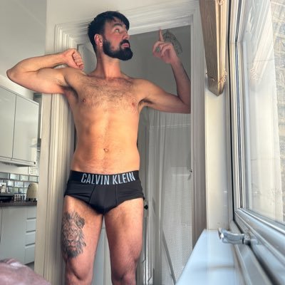 Tall Hung Horny Brit 🇬🇧 6ft 6”⬆️ Size 13 Feet 🧦 Big Cock 🍆 Massive Balls ⚽️ DM to Collab - Bristol 18/09 - 21/09 🥵https://t.co/tibHrb4VHK
