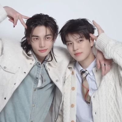 | HYUNJIN | STRAY KIDS | 💚MILKLOVE🩷 |
| 🧡EMIBONNIE💜 |