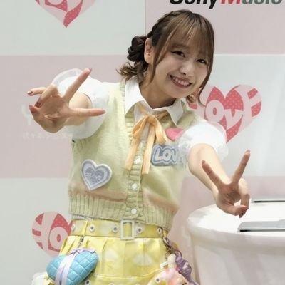 =LOVEの瀧脇笙古さん全力応援してます！
🟡🟠
#瀧脇笙古 
@shoko_takiwaki
と共にしょこらの皆様の活動を応援しています！✨

勝手にフォローしてしまうかもですが、ごめんなさい…！　無言フォローも全然ウェルカムです！
～11/3