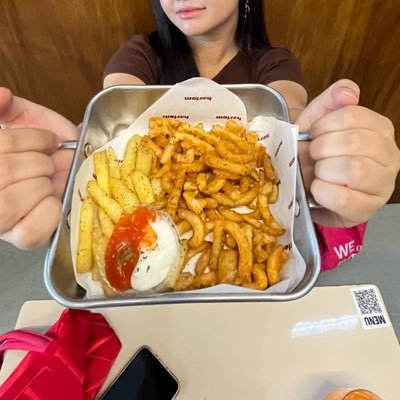 berrybyun_'s profile picture. everything just seems to be so easy