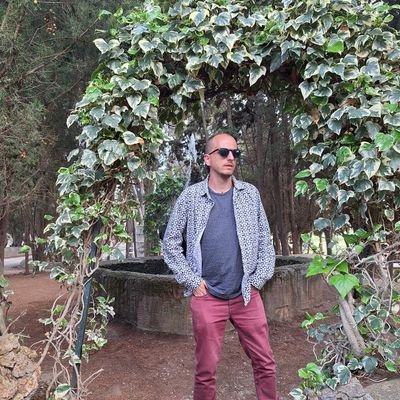 Humanitats. 🌍👨🏫
''Allò que val és la consciència
de no ser res si no s'és poble. ''
https://t.co/QQMno7eSIT