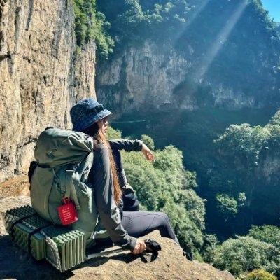 I like the moment of breathing heavily at the top of the mountain.The sweat, the sunshine, the heartbeat, everything makes me feel that it is great to be alive
