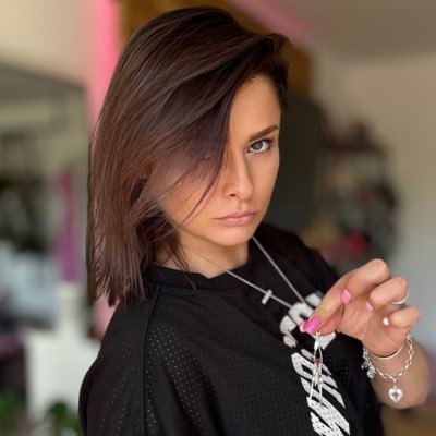 𝗭𝗮𝗵𝗹, 𝗯𝗲𝘃𝗼𝗿 𝗱𝘂 𝘀𝗽𝗿𝗶𝗰𝗵𝘀𝘁. Arrogant, verwöhnt & sadistisch.🩸 Fem/𝗙𝗶𝗻𝗱𝗼𝗺 - Online & Real. No Cam. 🚫 38/39 👣 Backup: @hellsentheaven1