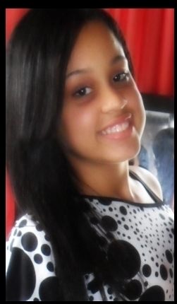 Alegre, Extrovertida, Um pouco chatinha, Super de bem com a vida, Amiga para todo momento...emfim segue ai q você não vai se arrepender...
