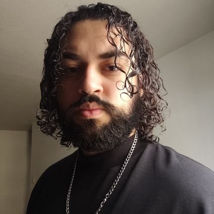 Jogador competitivo de Mortal Kombat 1 pelo time Kombat Zone.