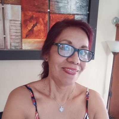 Mujer, mexicana, madre y abuela orgullosa de tener por primera vez un GRAN PRESIDENTE .
Odio las injusticias y admiro la honestidad.