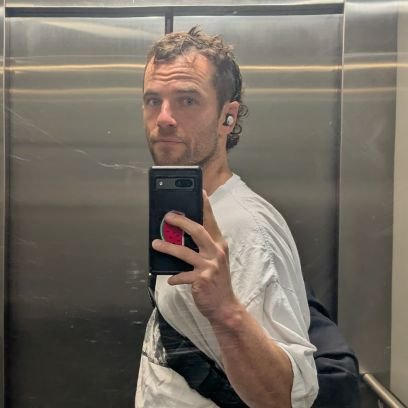 highly qualified masseur and hooker with a great ass - treating injuries, aches and pains and cocks in need of attention
-
he/him