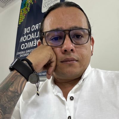licenciado en lenguas extranjeras y vamos por Derecho 🤙🏻 #Cali #Antiuribista