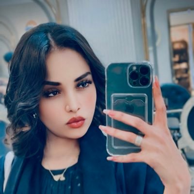 يشهد الله أنّني أخت ورفيقة لكل من أحتاجني ولم أكن يوماً متصنعة للود ❤️