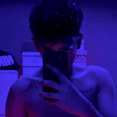 warrenlloooyd's profile picture. 