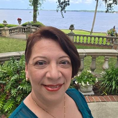 Diana has 19 yrs experience helping people sell/buy/rent commercial/residential properties; no property is too big or too small.