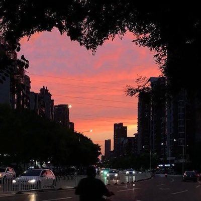 Happy20201231's profile picture. 喜欢玩女生的丝袜，内裤和胸罩等贴身衣物。随缘分享，皆为原创。飞机群：https://t.co/RmoiCqF9zm