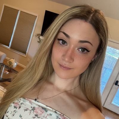I'm just a tall girl 🏳️⚧️ with sweet surprised🍭 come chat 🏳️⚧️