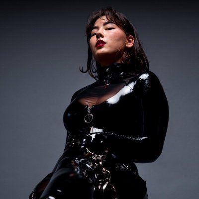 I love Dolce and Gabbana wears👗Experienced Dominarix⛓️,I specialize in bringing my sub’s fantasies into reality