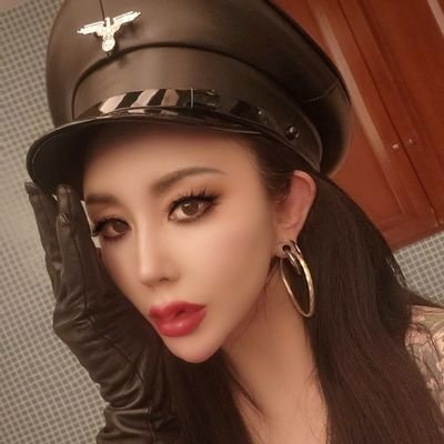 高級会員制SMクラブMantisの刺青ベテラン女王様。HPはこちら➡https://t.co/xJlsZkVIWZプレイのご希望は➛📞08050940102 🈲18🈲レズビアンSM希望の女性のお客様は女性専用SMクラブ垢@climaxreiko🩷