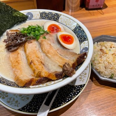 hiro10_0326's profile picture. 社会人になってからの学び直しと転職を経て、今は自分らしく働いています。働く人の“もやもや”に寄り添う発信をしています。📘ブログ更新中「ひろとの社会人日記」