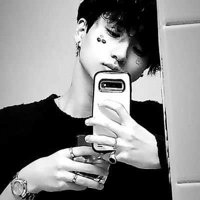 hqr1kunn's profile picture. 様子がおかしい大型犬