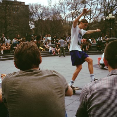 moth_houses's profile picture. they/she | brutalist babe | 21