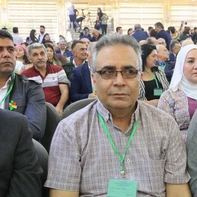الرئيس المشترك لحزب الخضر الديمقراطي. المتحدث باسم الإدارة الذاتية الديمقراطية سابقا.
Hevserokê Partiya Kesk A Demokrat.
Co-chair of the Democratic Green Party