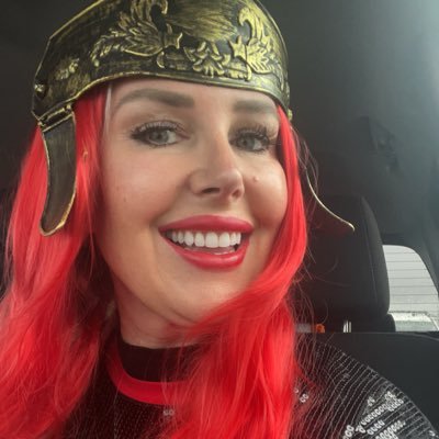 FrancieBorrello's profile picture. Started to use Twitter 10 years later than everyone else
